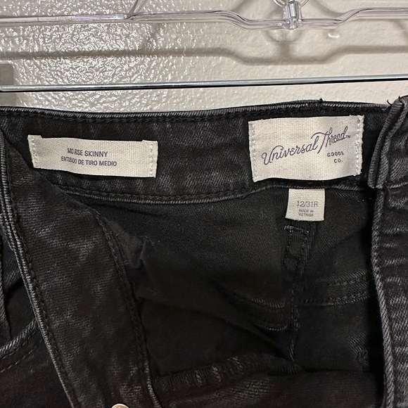 Universal Thread (Target) - Mid Rise Skinny Jeans - Black - Size 12 - Picture 4 of 4